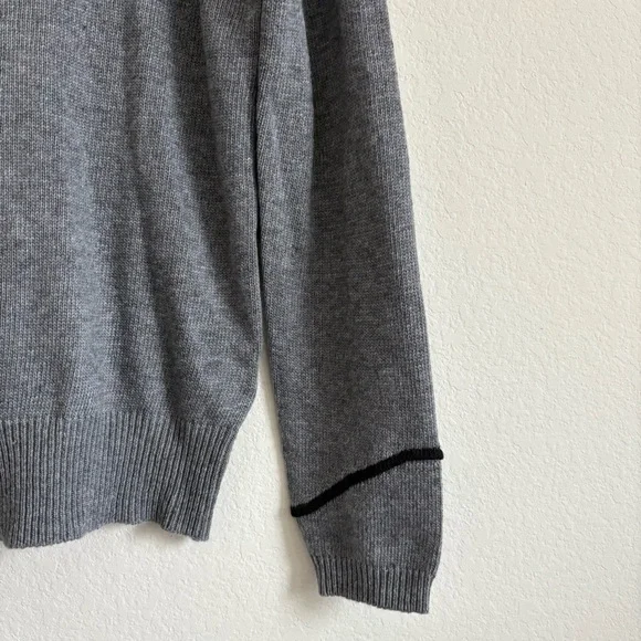 New with tags- Ariat Sharp Shooter Sweater with Floral Embroidery- size Medium - Picture 2 of 8